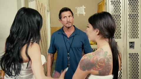 Gina Valentina & Savannah Sixx Horny Threesome