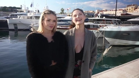 JacquieEtMichelTV – Jade And Francesca Two Sublime Christmas Gift