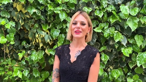 JacquieEtMichelTV – Naomi And Pam, Naomi Benefits From Pams Expertise