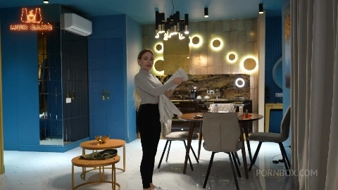 Sexy housekeeper serves her boss with her tight anal FULL - Bella Mur