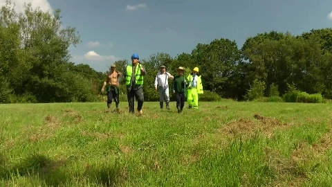 Lara's Men At Work 3 - Television X