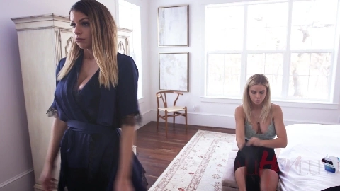 Brooklyn Chase, Jessa Rhodes - Dressing Room Detour