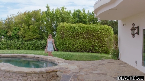 Look Outside in 4k - Giselle Palmer