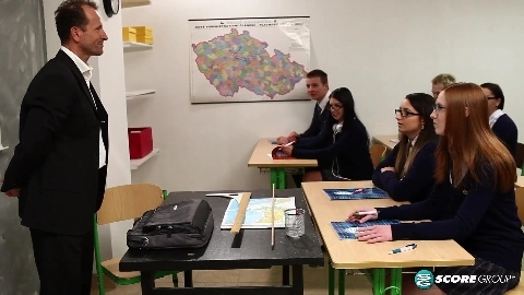 Squirting Exhibitionist in HD - Linda Sweet