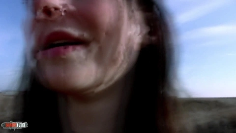 Bonne baise sur une plage publique - Pauline Cooper