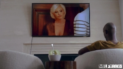 Rich Housewife Loves To Ride Dick - Kianna Dior