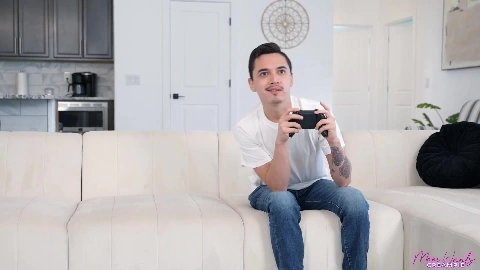 Who’s Mom’s Favorite - Laura Bentley