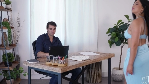 Scarlett Alexis Shes My Distraction - NFBusty