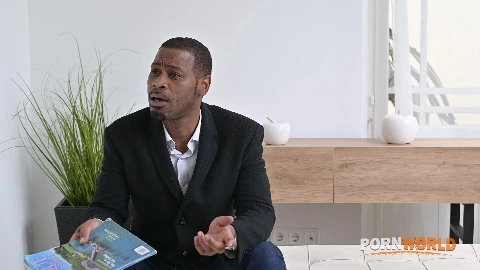 Horny Hottie Takes Dp Slamming At The Hairdressers - Martina Smeraldi