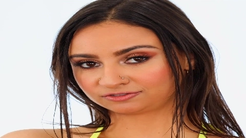 Hailey Rose 2 - Bang Surprise