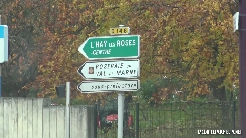 french girl streetside pick