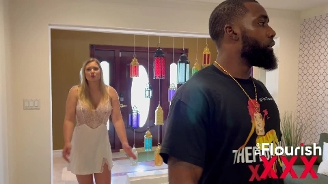 Daisy tricks Ace to come in looking for his friend in HD - Daisy Diva