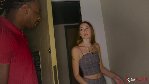 Della Cate wants Jax's dick