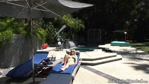 Savannah Bond - Blackonblondes