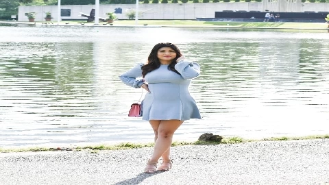 Amber Escobar smashed by black bulls