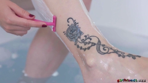 Flirtatious Lesbian Lovers Bathing - Daphne Angel,Katy Rose