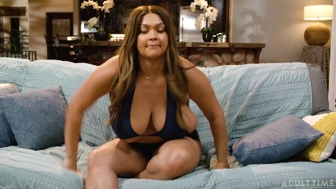 Siri Dahl Ashlyn Peaks Caught Her Eye