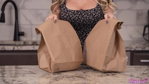 MomWantsCreampie - Gigi Dior - Mom Wants My Cum In Her Panties