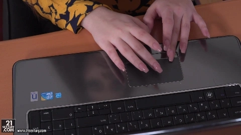 Multitasking Secretary - Skiley Jam