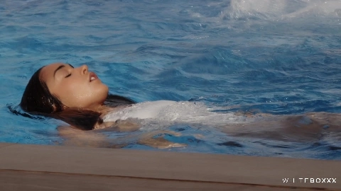 Wet And Wild - Ginebra Bellucci