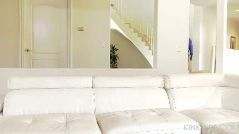 Sexy Asian masseuse Cindy Starfall gives her client the