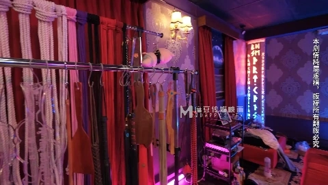 The queen's SM training - Wu Mengmeng