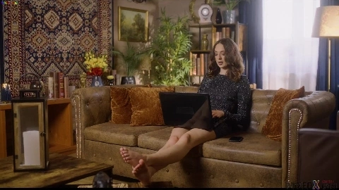 MixedX - Isabella De Laa Cherry Candle - Between Us