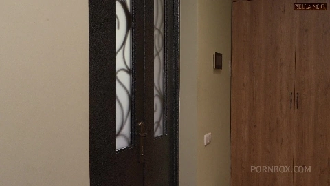 Bella Mur Husband is out time to fuck a stranger plumber