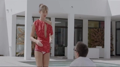 Izzy Delphine, Gina Gerson