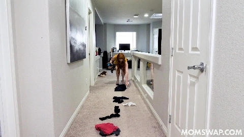 MomSwap - Cumming Of Age - Lauren Phillips