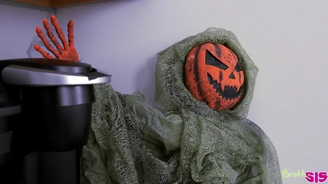 Angel Gostosa Stepsisters Halloween Treat Is My Dick - BrattySis