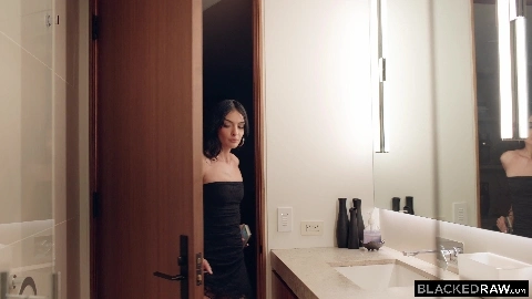 She Has Unbelievable BBC Adventure in 4K - Laynee James