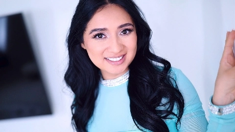 Ophelia Purr - Amateur Allure