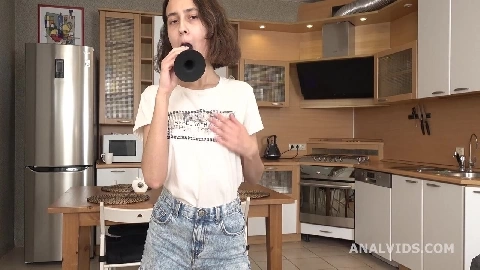 Mr. Anderson's anal Casting with Regina Moonshine, Ball