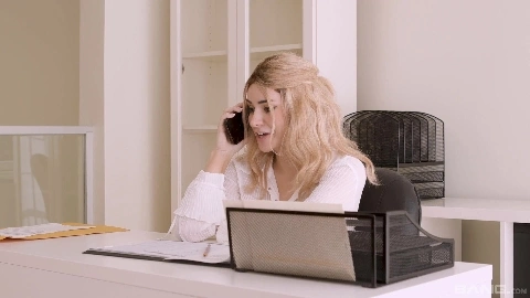 Aviana Violet Horny MILF