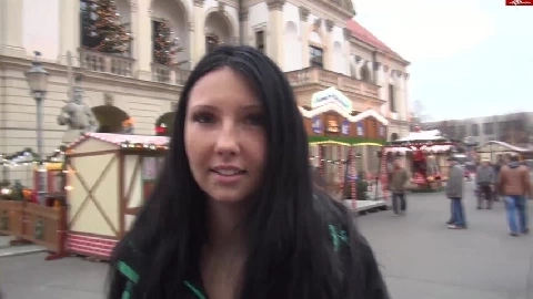 Unerwarteter Schwanz hammert mich! - CaroCream