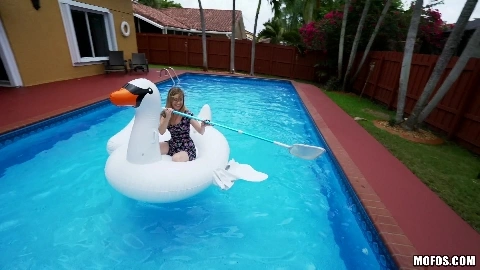 Stretched Out Freckled Spinner - Daisy Chainz