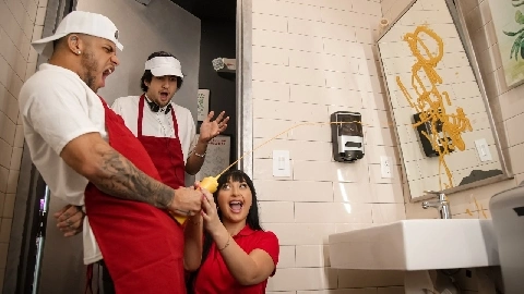 Big Brat Pizza Shop - Aleksa Mink