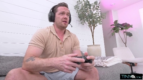 Tiny4K - Madison Wilde - Gamepad Girlfriend