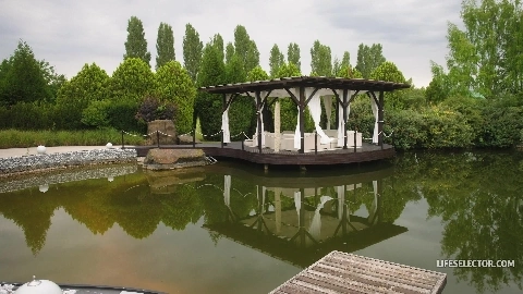 LifeSelector - Megan Murkovski - A Day With Megan Murkovski