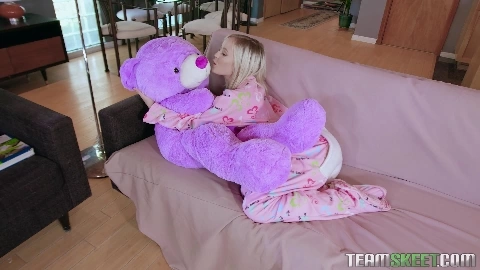 Natalia Queen Tiny Play Time Pussy