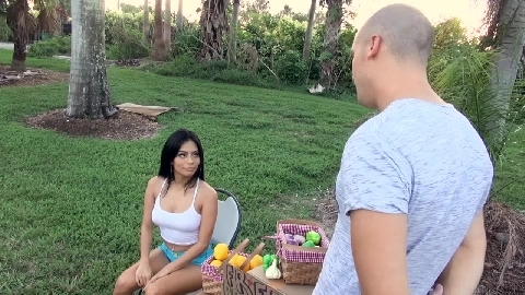 Selling That Ass - Reality Kings