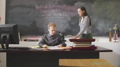 Iris Ivy 2 - KinkySpa