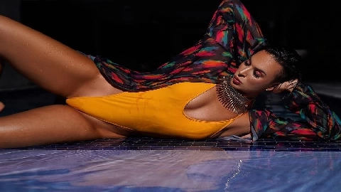 A Passionate Kissing by Jyoti & Sreemoyi