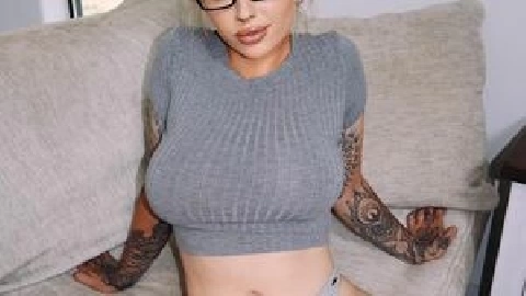 Busty MILF Cathy Welcomes a Familiar BBC With Her Ass