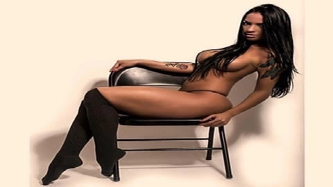 Amber Jayne & Barbie Sinns share dude's cock when girlfriend returns