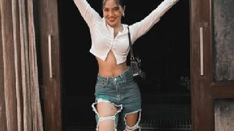 Huge butt latina slut Bella Martinez getting fucked by 3 big cocks