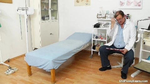 Jitule - OldPussyExam