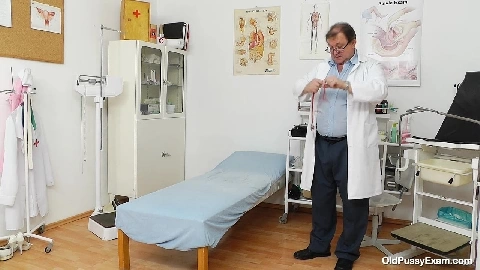 Robislava - OldPussyExam