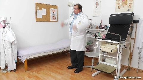 Blanka - OldPussyExam